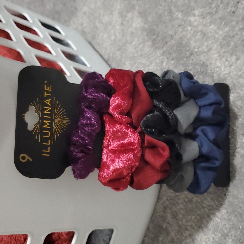NWOT 6 Illuminate Scrunchies (3 Velvet, 3 other)